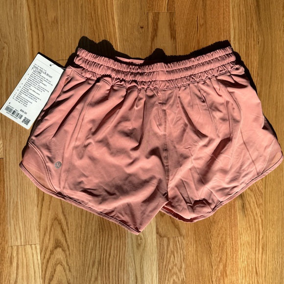 NWT lululemon hotty hot shorts 4” pink savannah size 6 - Picture 4 of 6